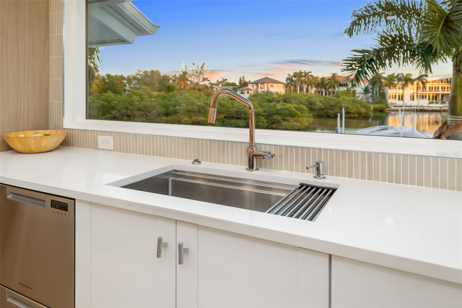 A4668094 Property Photo