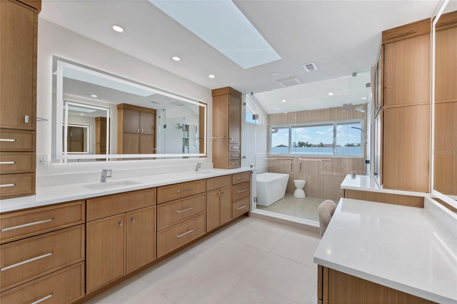 A4668094 Property Photo