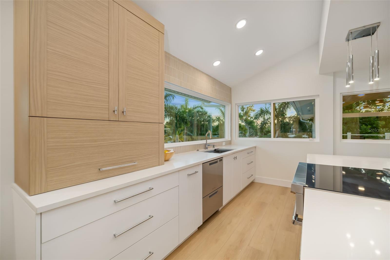 A4668094 Property Photo