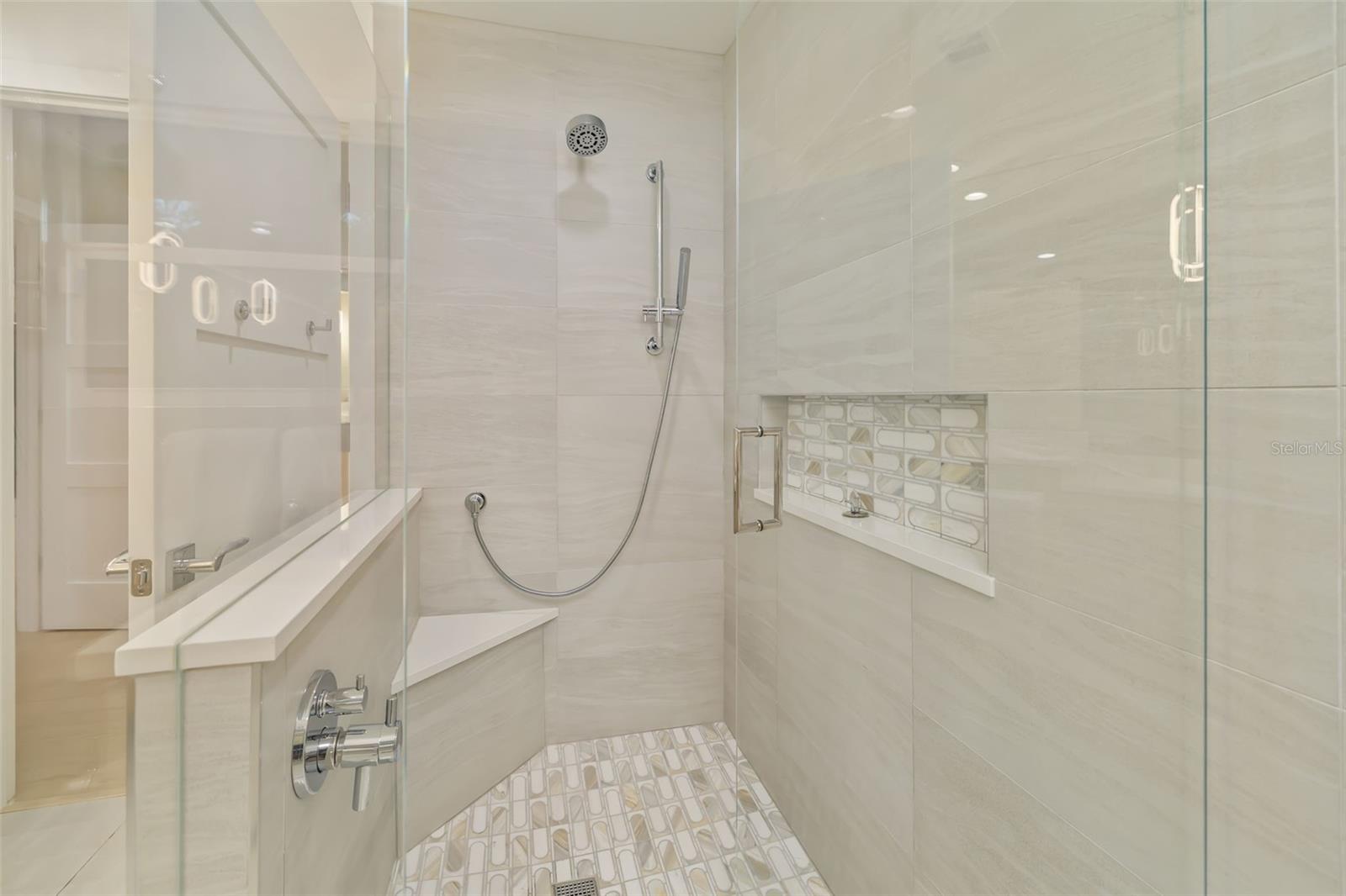 A4668094 Property Photo