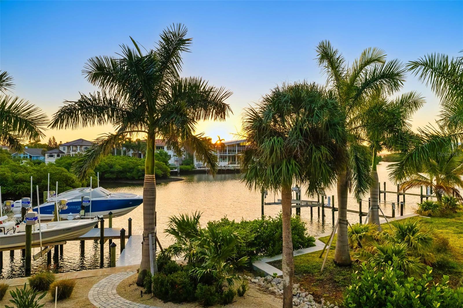 A4668094 Property Photo