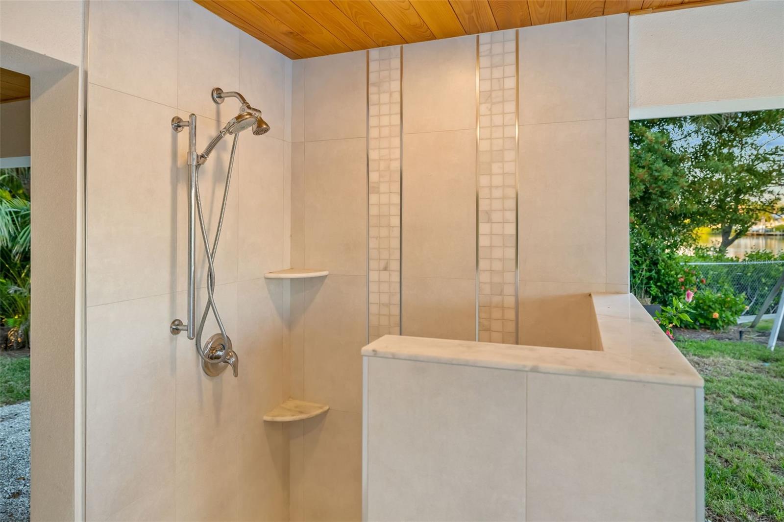 A4668094 Property Photo