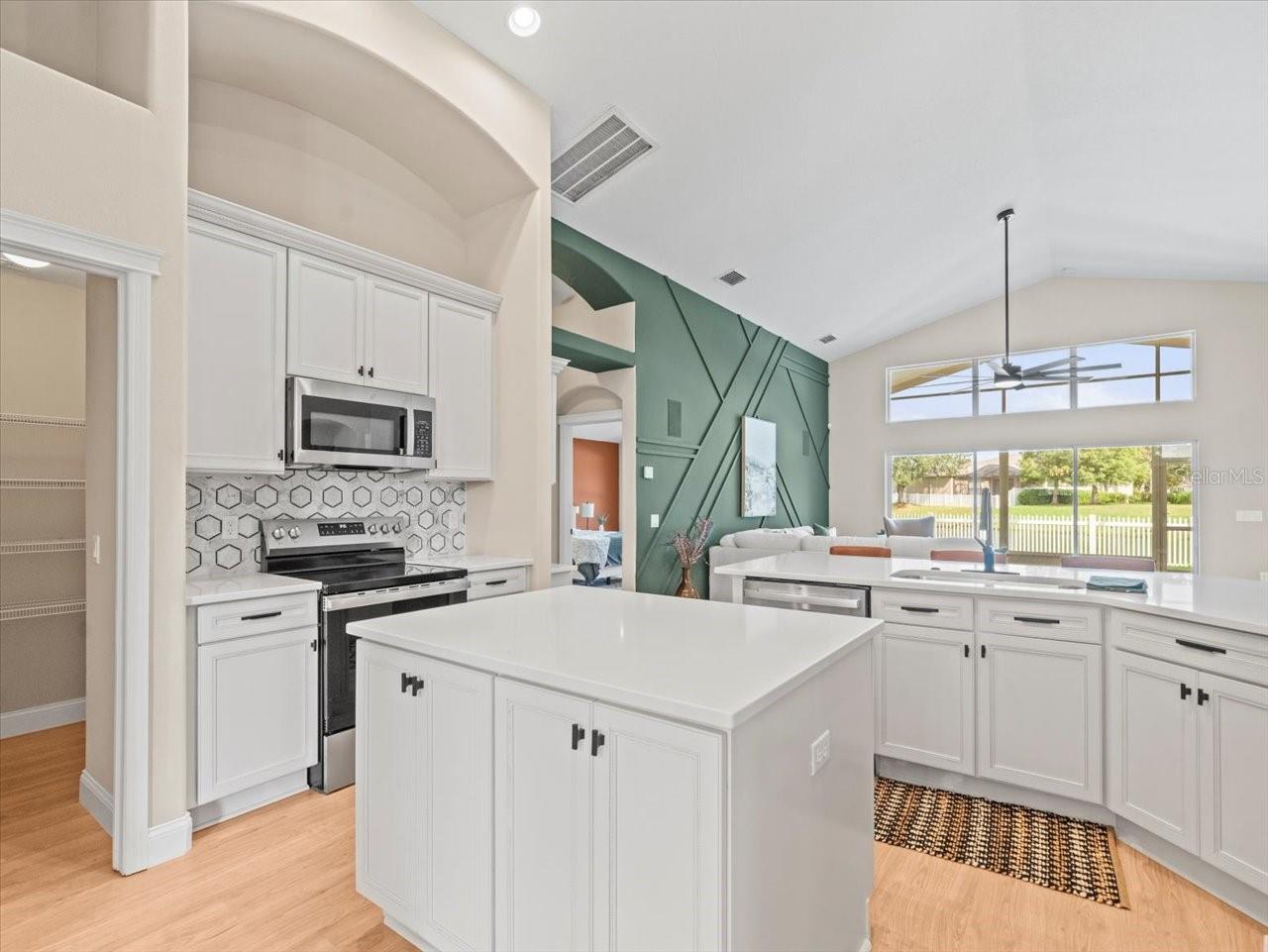 6840 SPARKLING WAY, WESLEY CHAPEL, FL, 33545