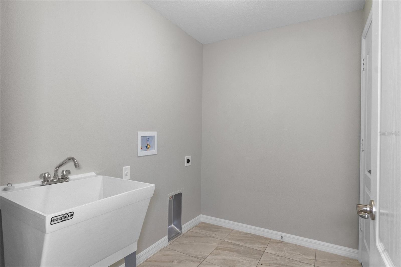 11172 PIGEON AVE, WEEKI WACHEE, FL, 34614