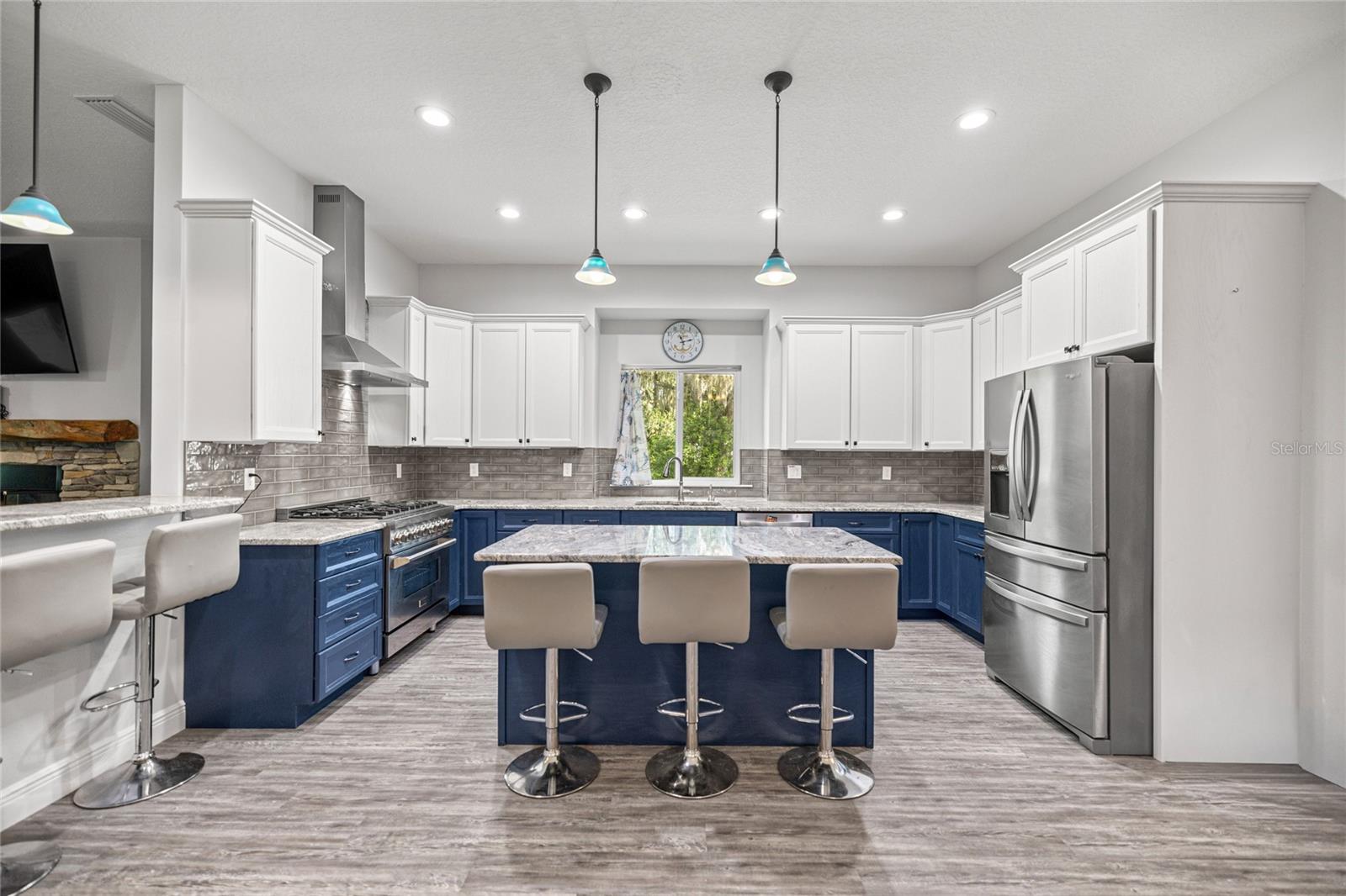 2700 WESTSIDE DR, LEESBURG, FL, 34748