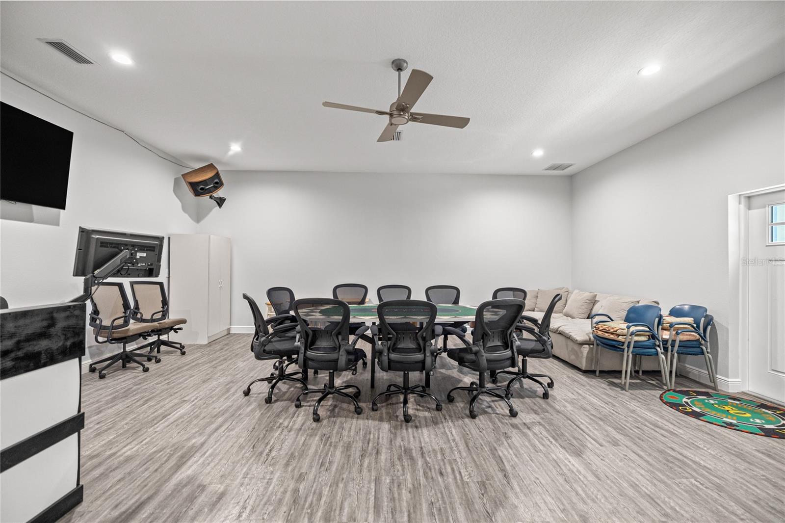 2700 WESTSIDE DR, LEESBURG, FL, 34748