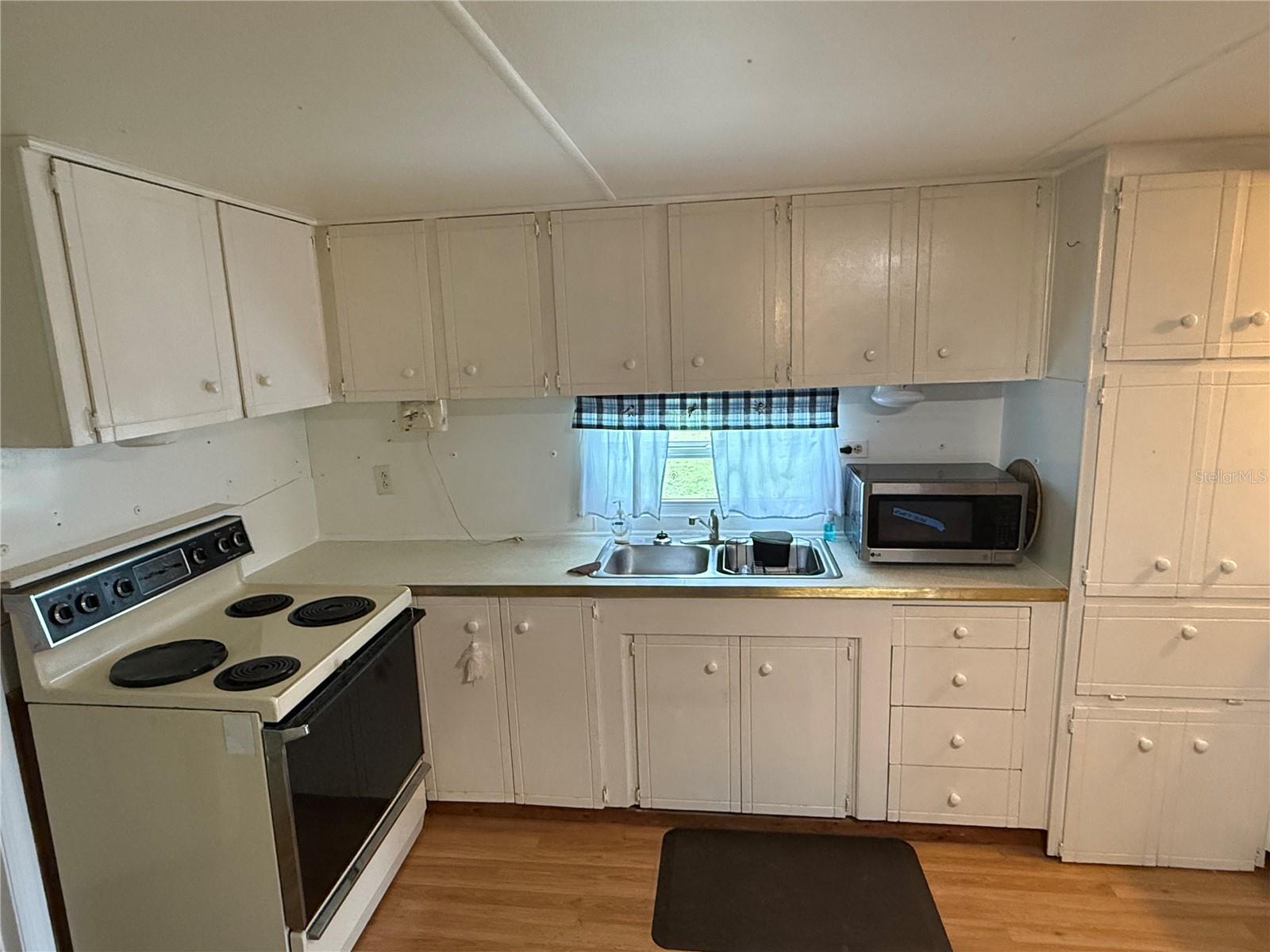 5102 HILL DR, ZEPHYRHILLS, FL, 33542