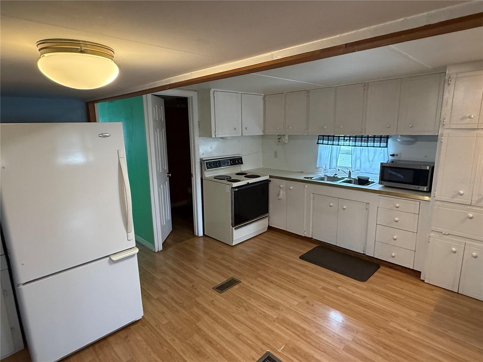 5102 HILL DR, ZEPHYRHILLS, FL, 33542