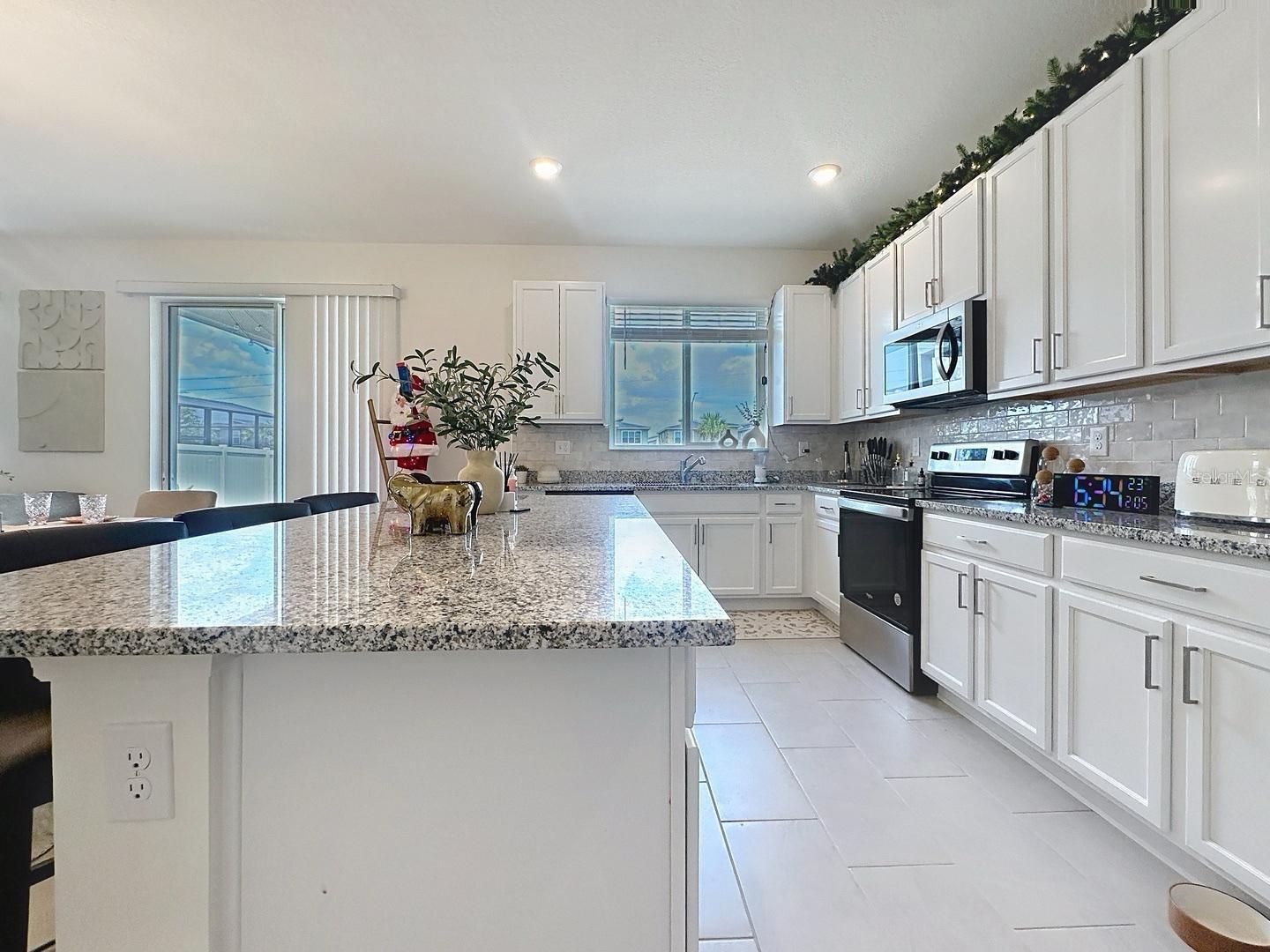 895 OVERPOOL AVE, DAVENPORT, FL, 33896