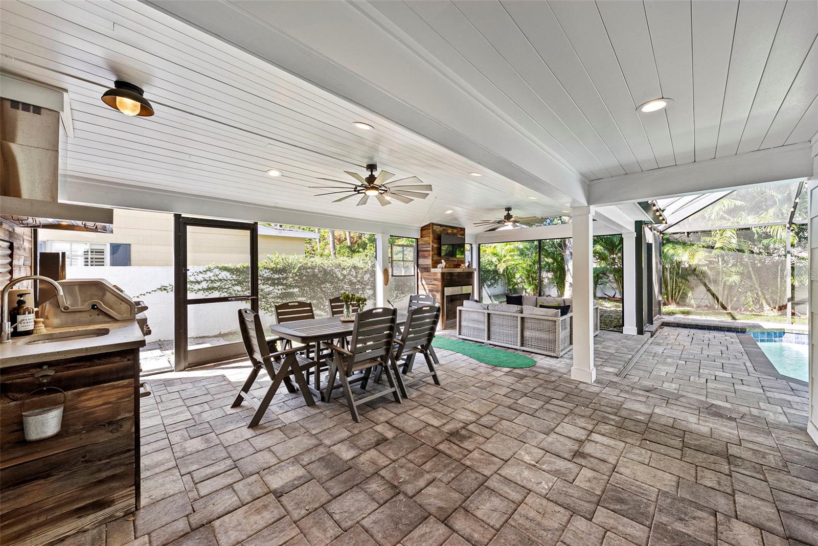 1511 S SHERIDAN FOREST DR, TAMPA, FL, 33629