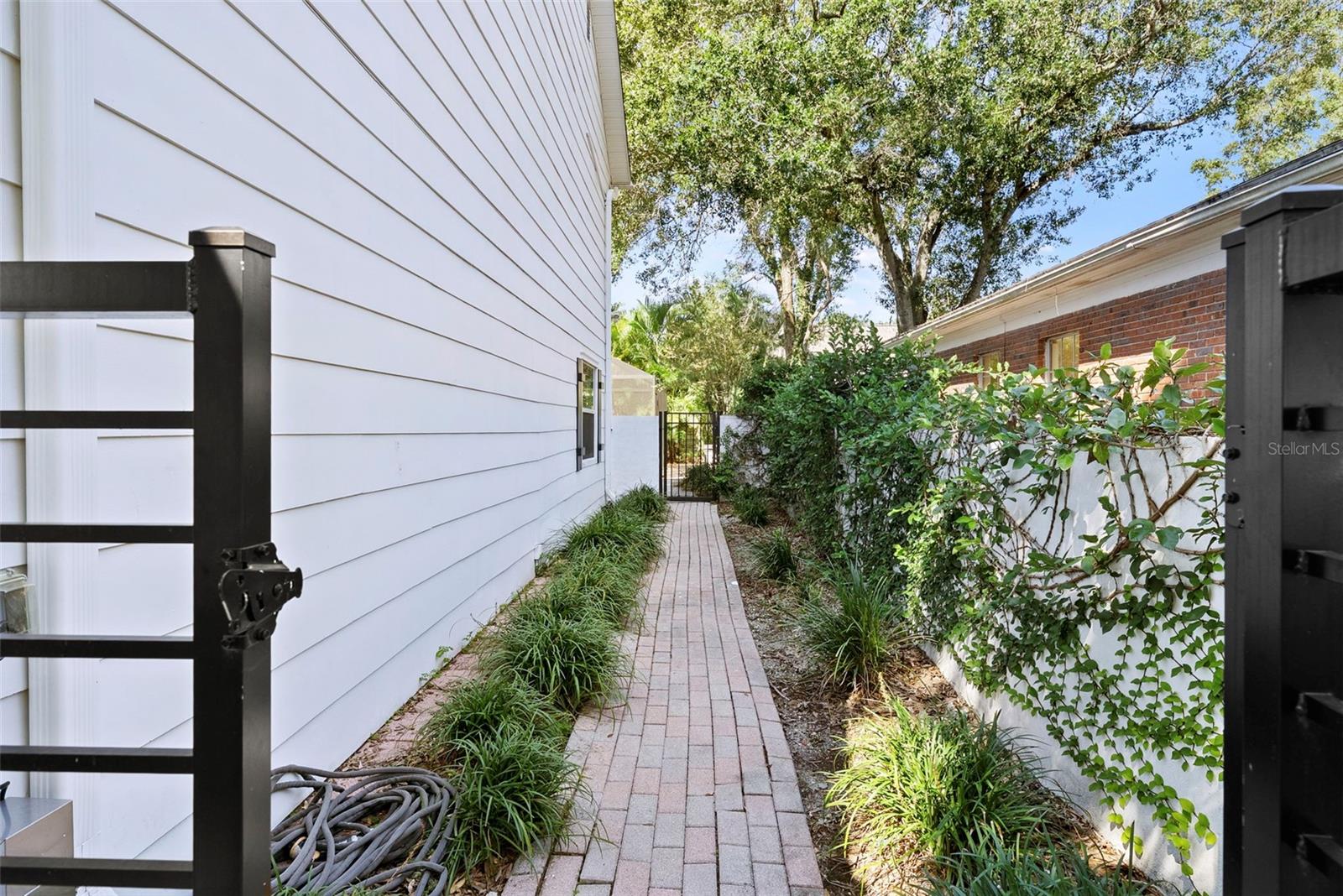 1511 S SHERIDAN FOREST DR, TAMPA, FL, 33629