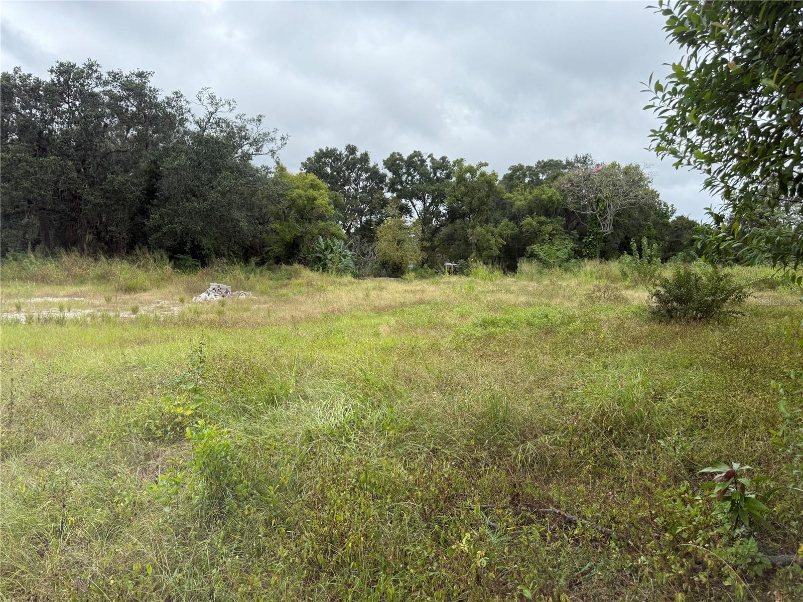 145 W COUNTRY CLUB DR, TAMPA, FL, 33612