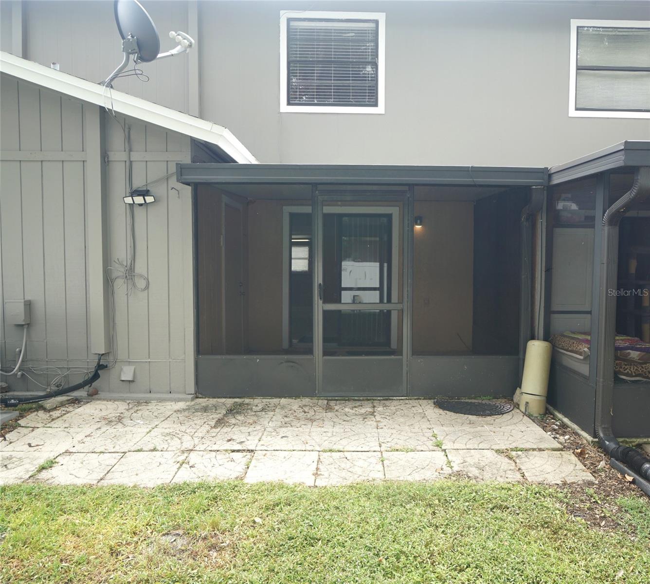 10049 LAKE OAK CIR, TAMPA, FL, 33624