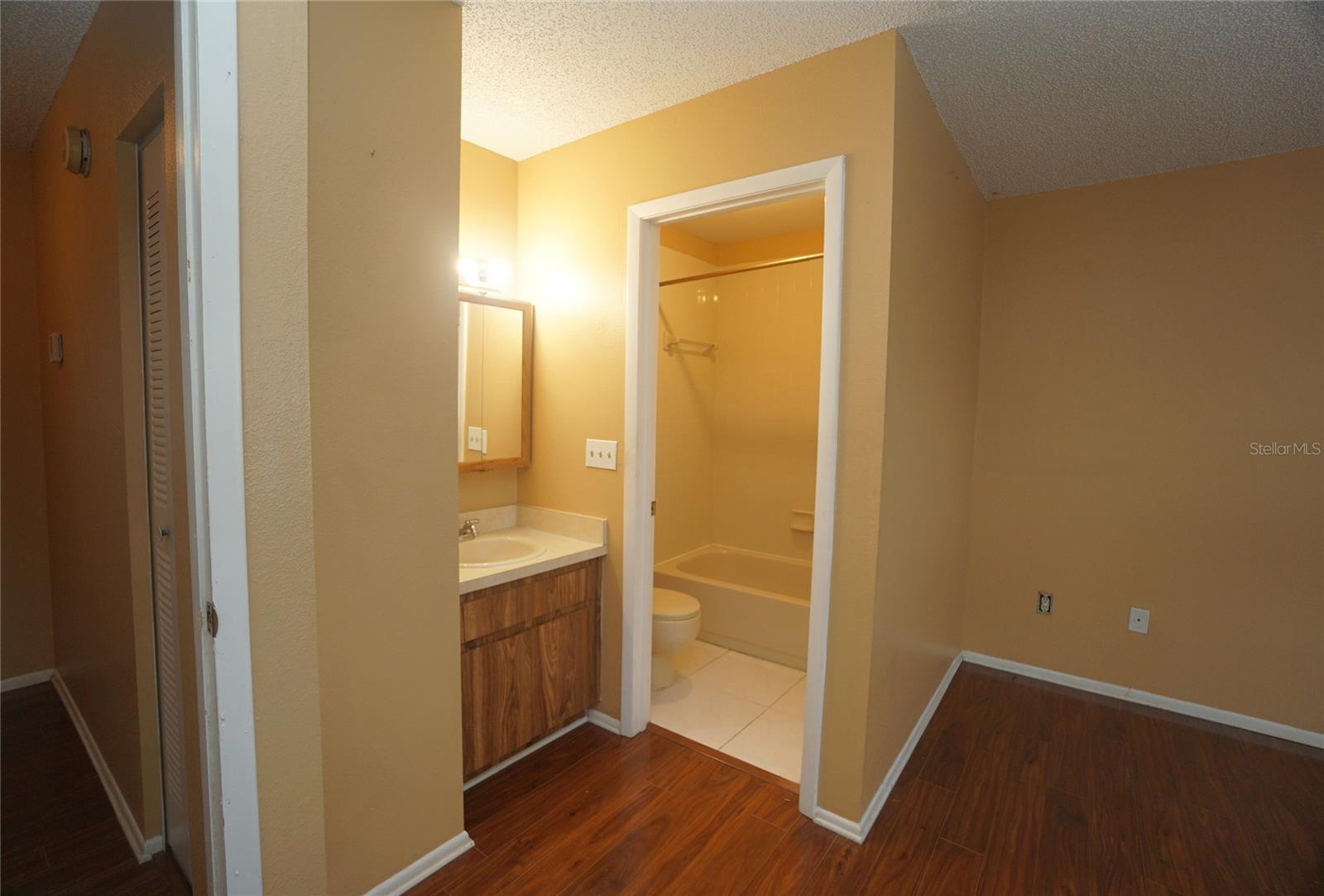 10049 LAKE OAK CIR, TAMPA, FL, 33624