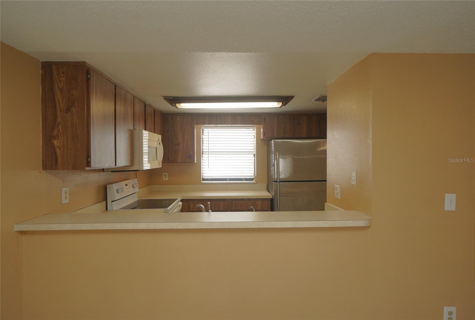 10049 LAKE OAK CIR, TAMPA, FL, 33624