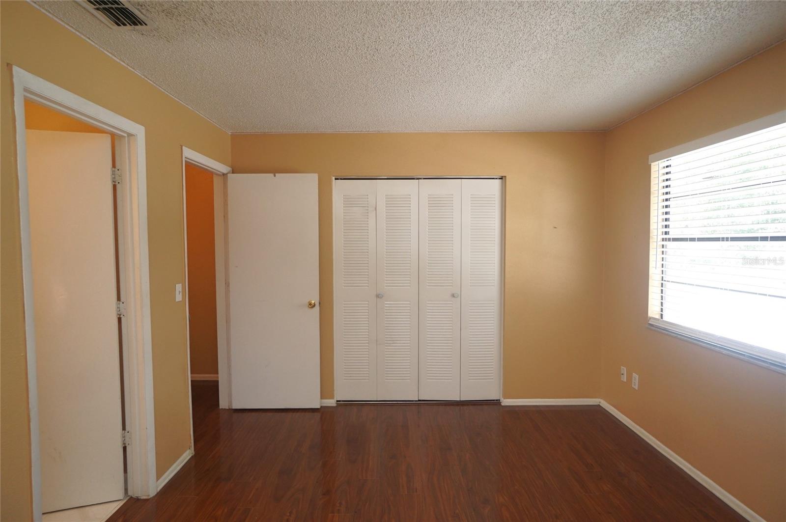 10049 LAKE OAK CIR, TAMPA, FL, 33624