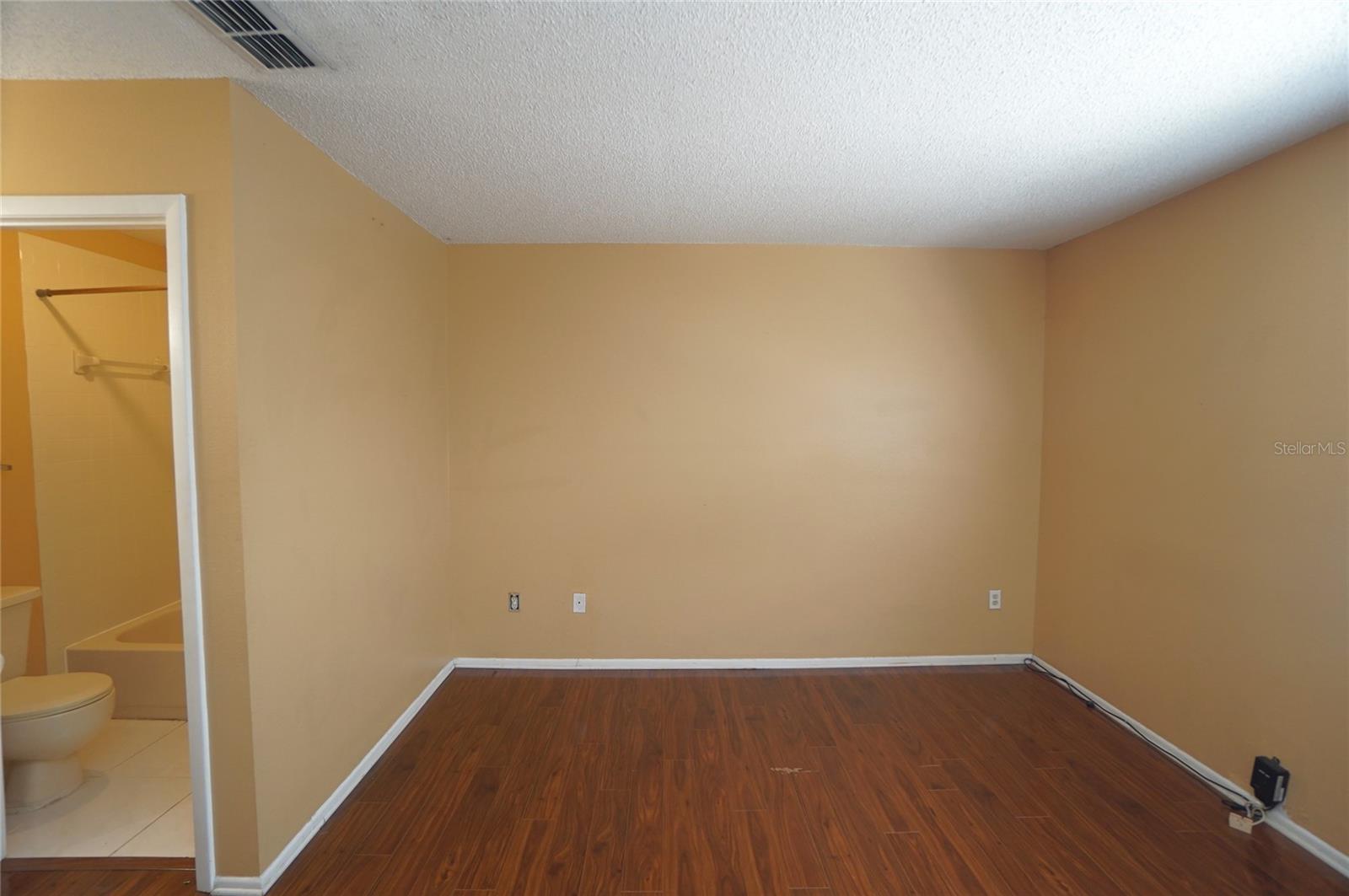 10049 LAKE OAK CIR, TAMPA, FL, 33624