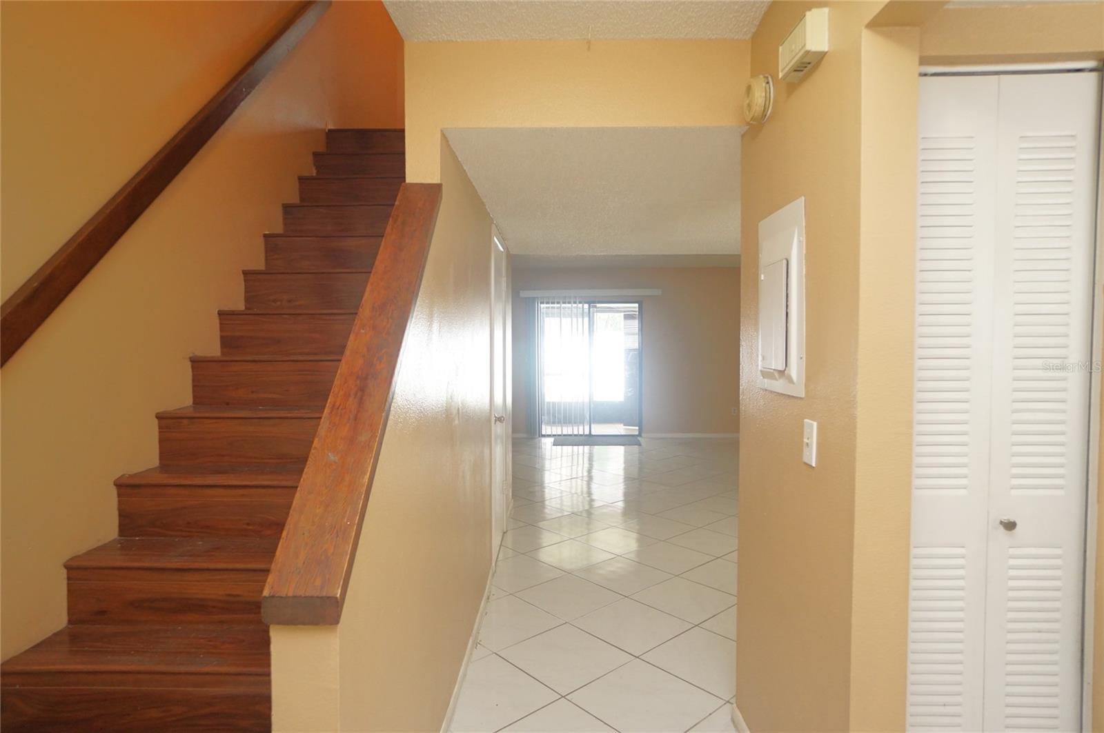 10049 LAKE OAK CIR, TAMPA, FL, 33624