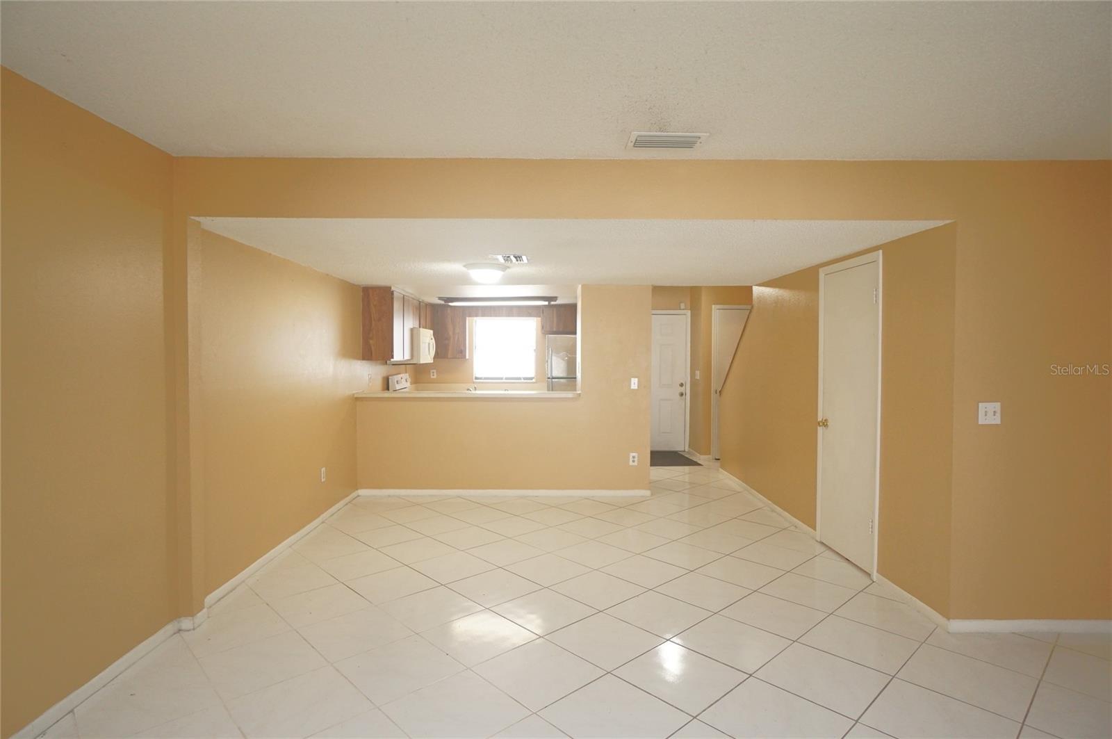 10049 LAKE OAK CIR, TAMPA, FL, 33624