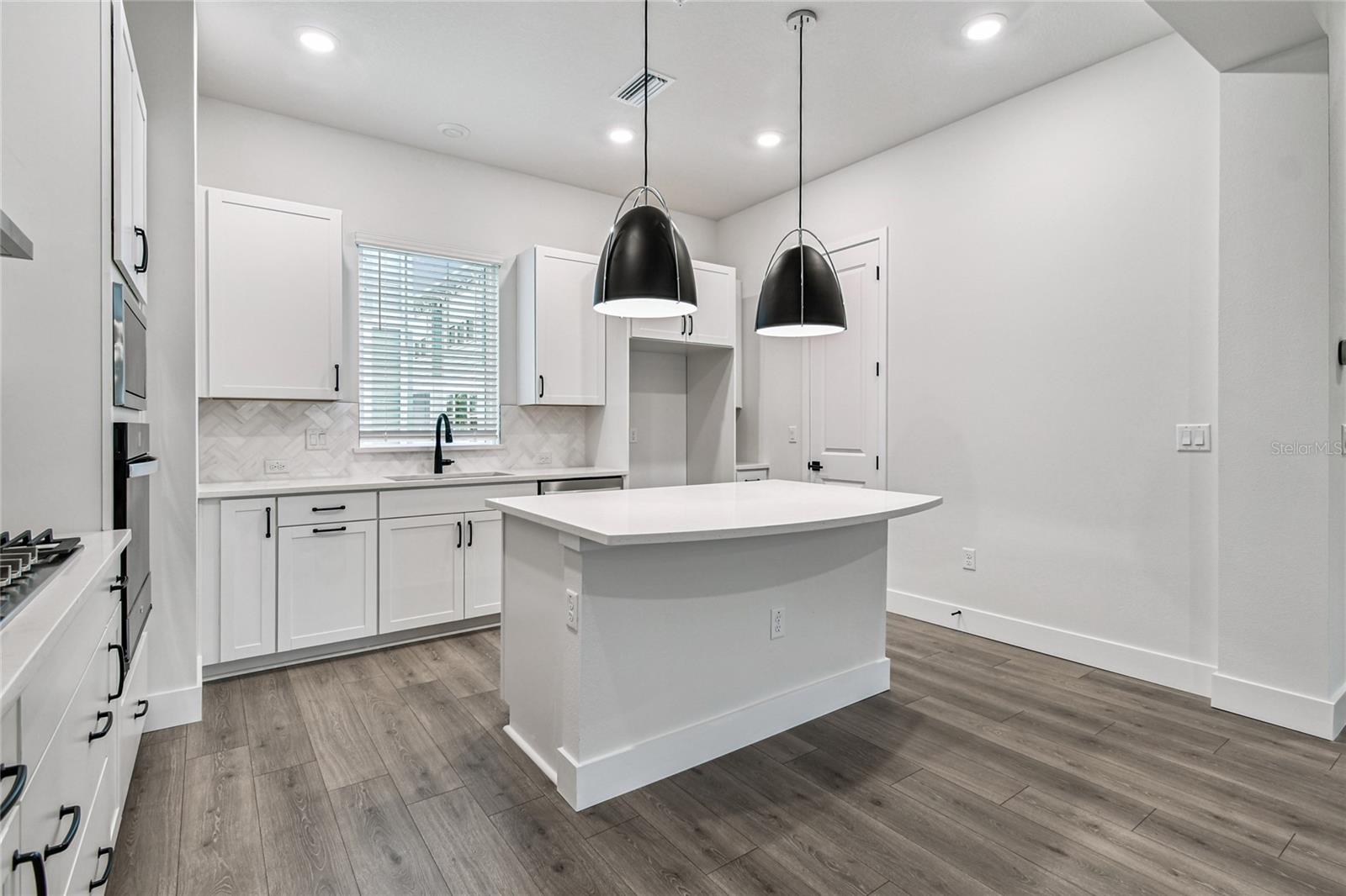 TB8436790 Property Photo