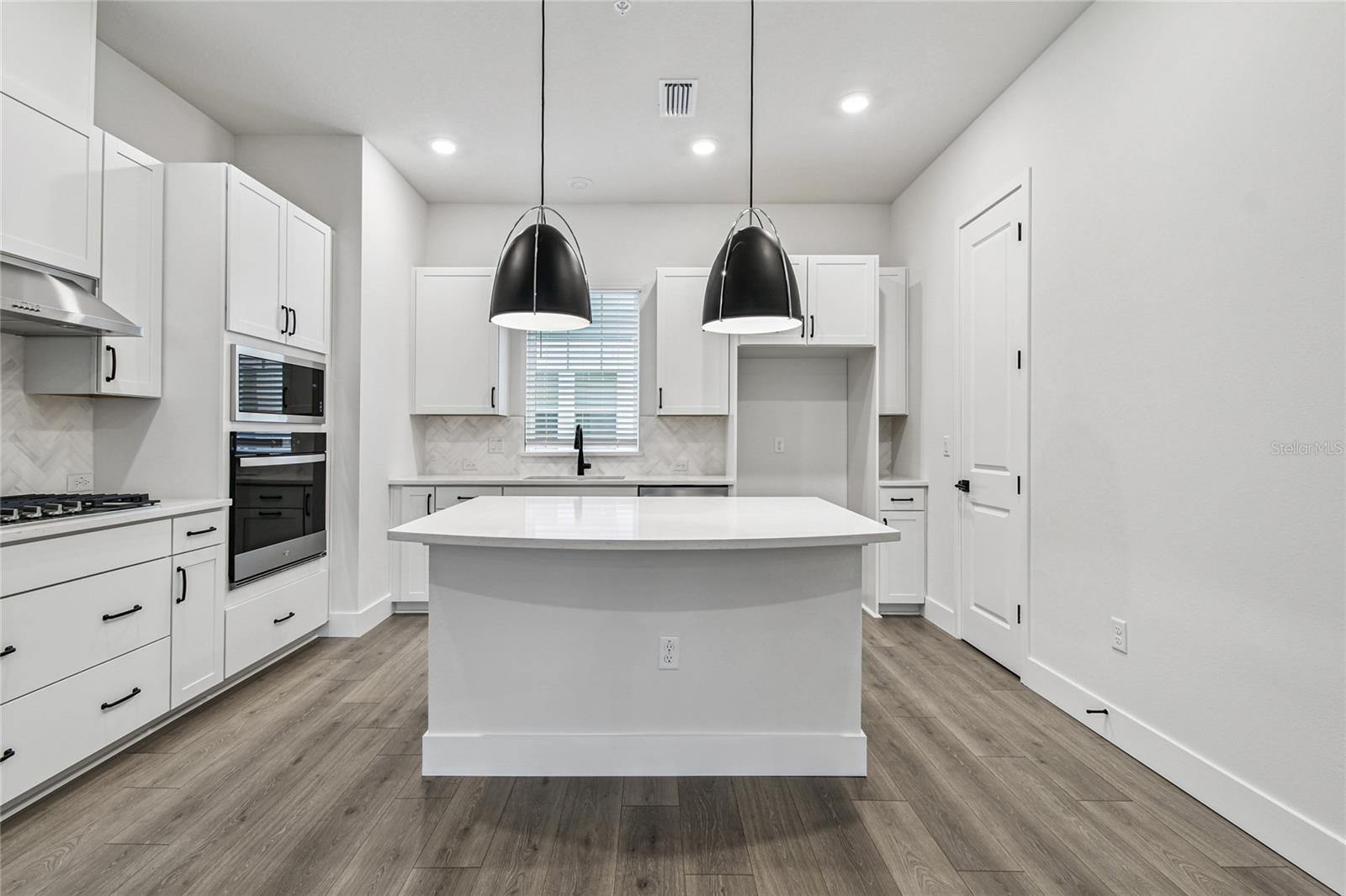 TB8436790 Property Photo