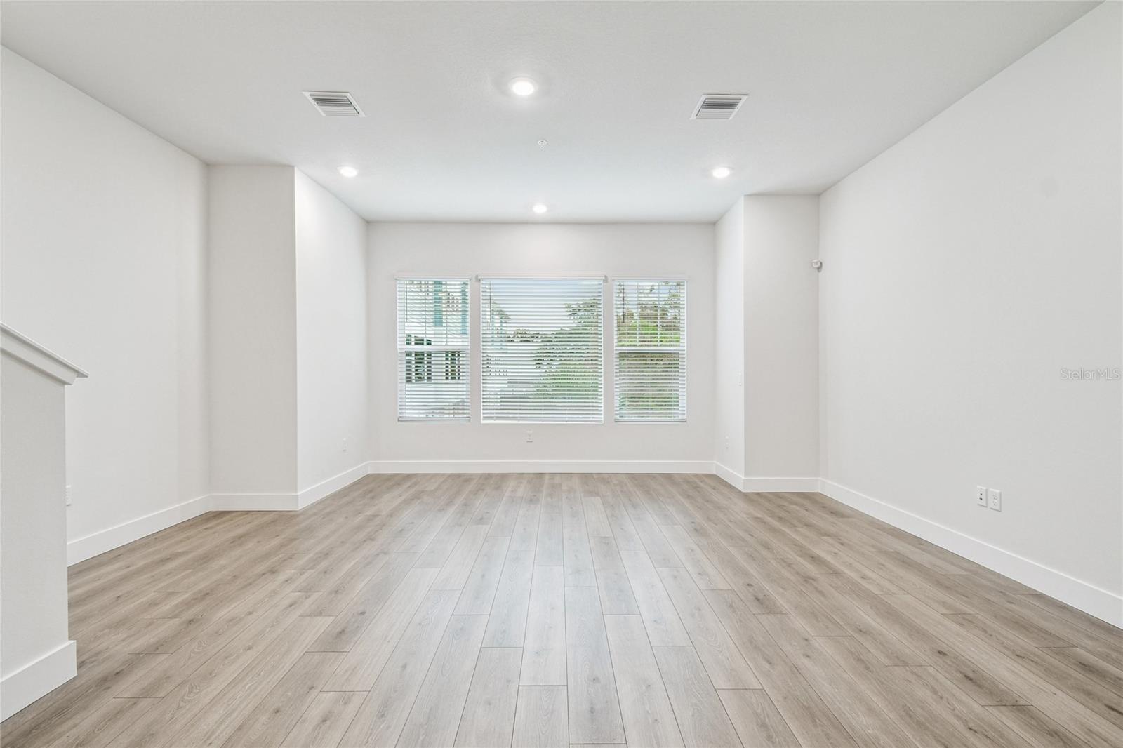 TB8436790 Property Photo