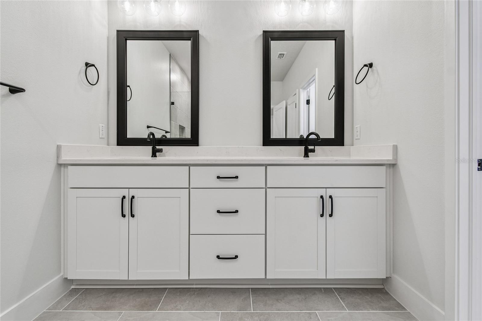 TB8436790 Property Photo