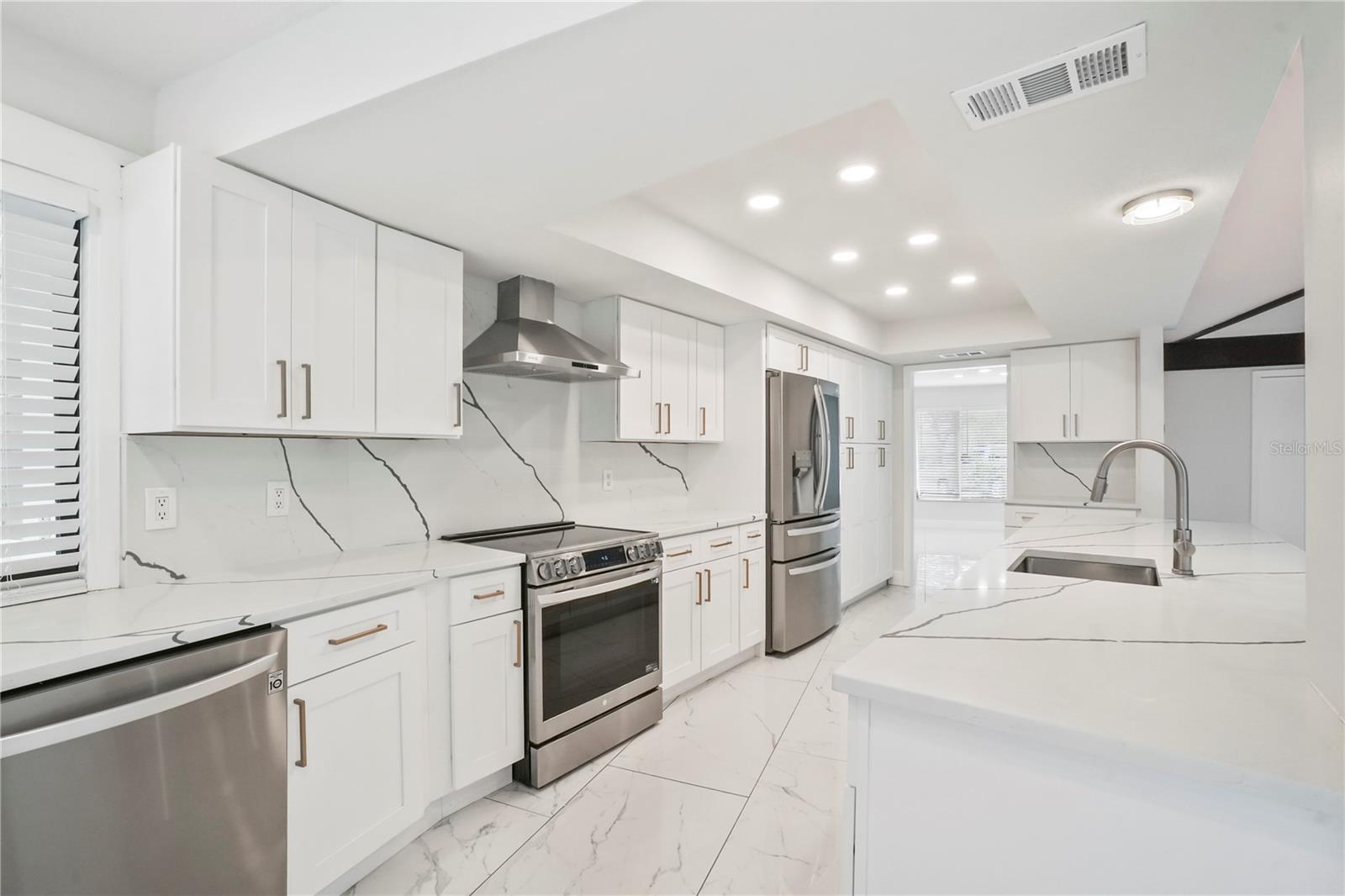 2103 DOEFIELD CT, VALRICO, FL, 33596