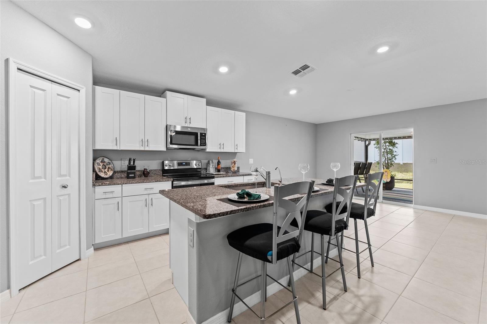 6494 BEVERLY HILLS DR, ZEPHYRHILLS, FL, 33541