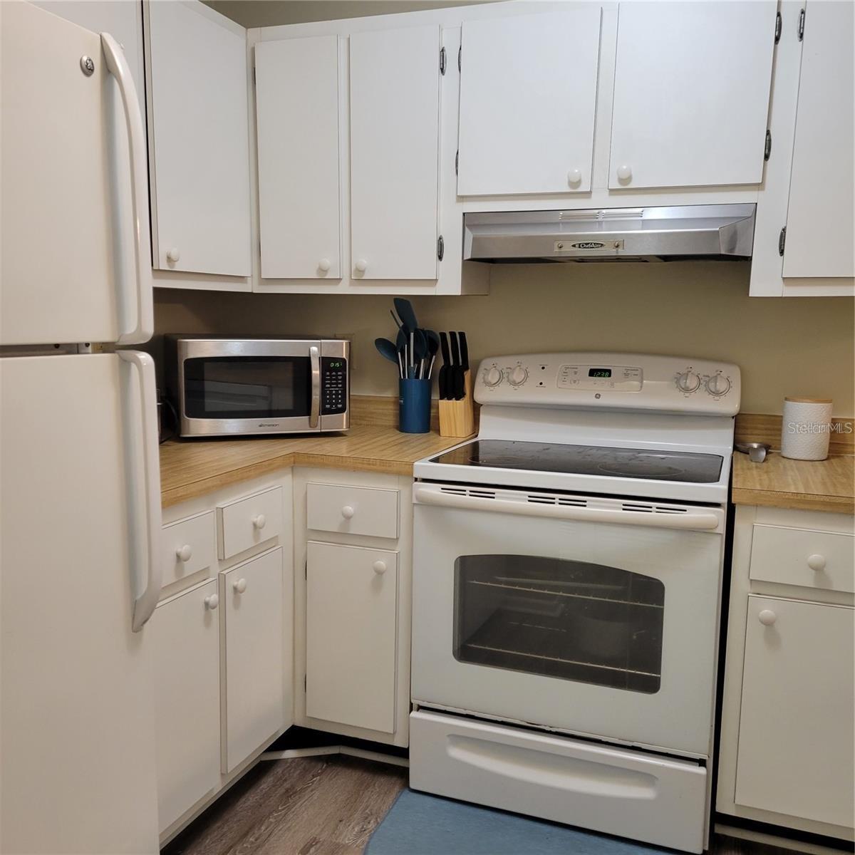 3275 BENEVA RD #104, SARASOTA, FL, 34232