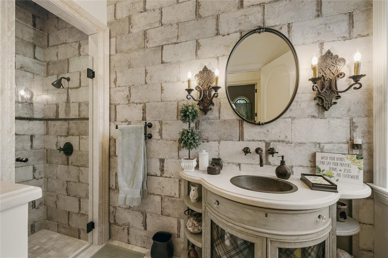 O6351672 Property Photo