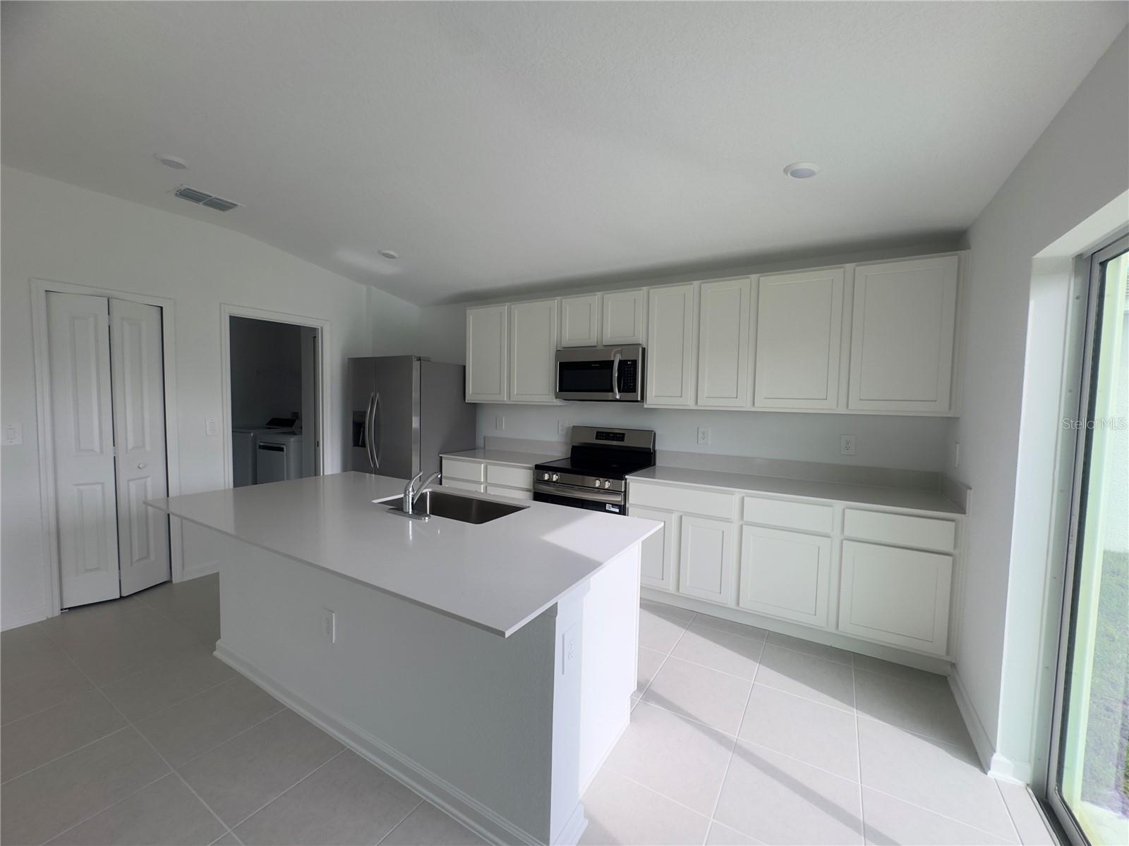 2018 LASSO LOOP, EAGLE LAKE, FL, 33839