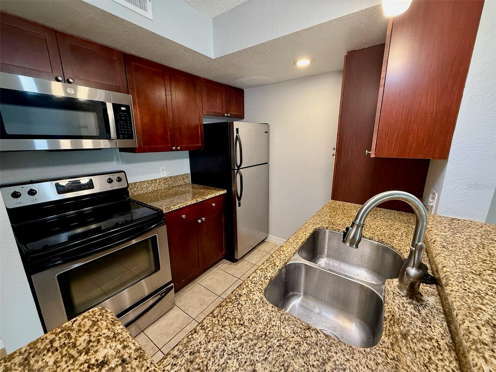 5140 CONROY RD #823, ORLANDO, FL, 32811