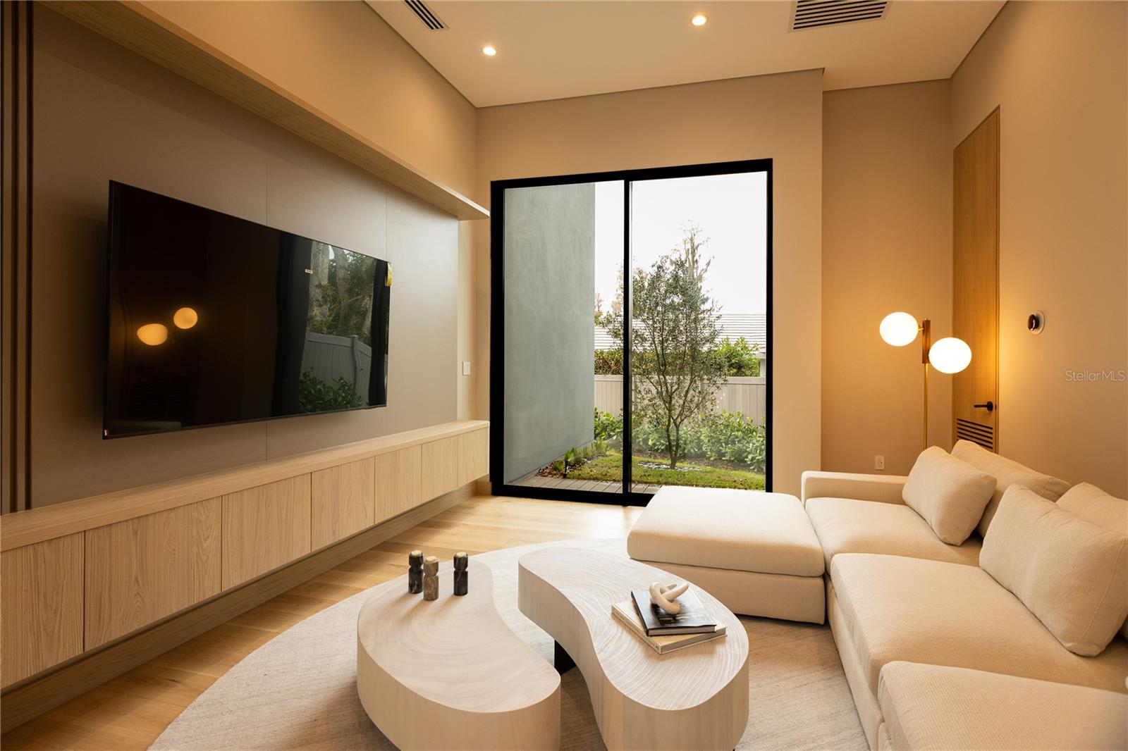 O6351771 Property Photo