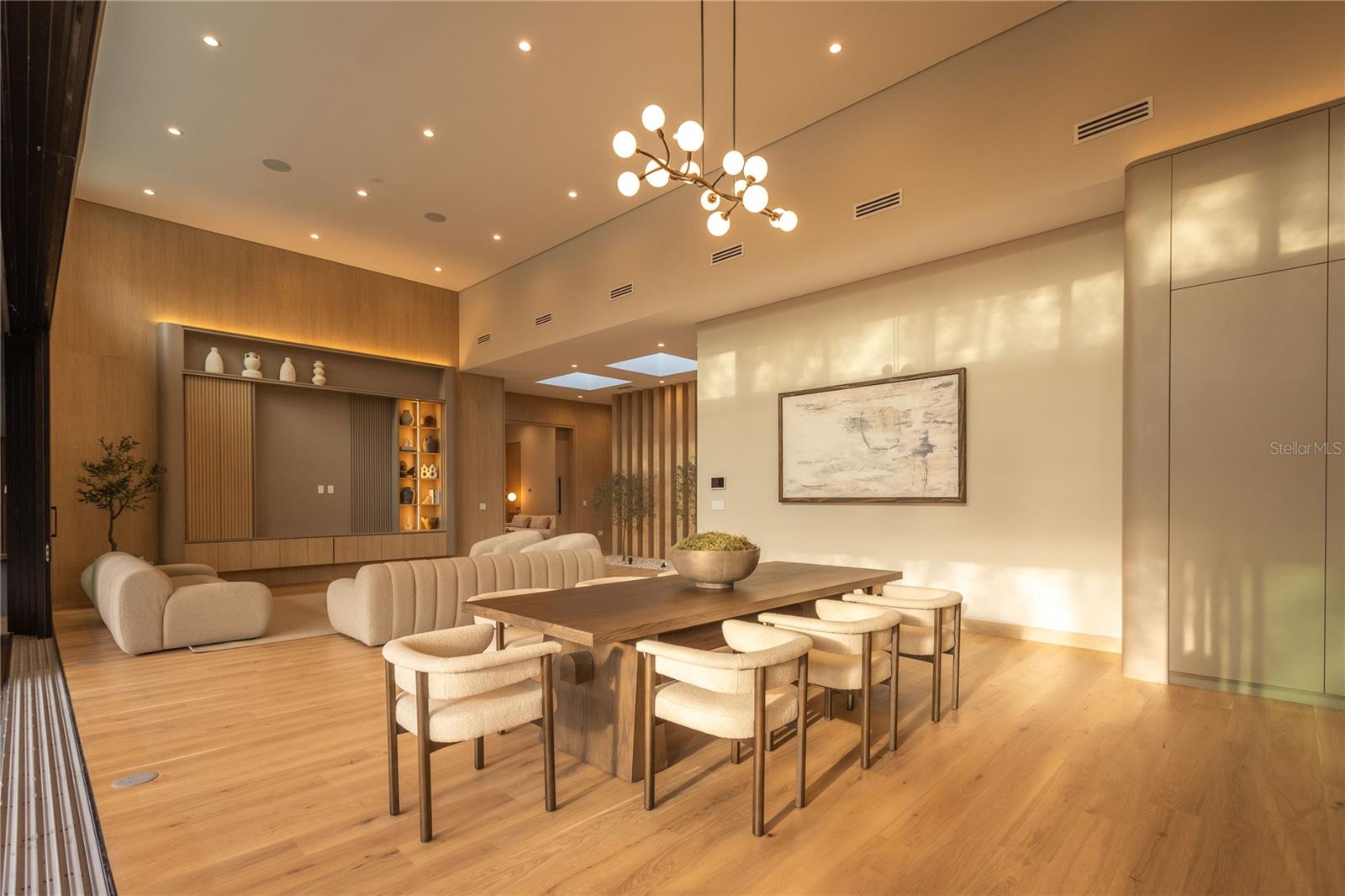 O6351771 Property Photo