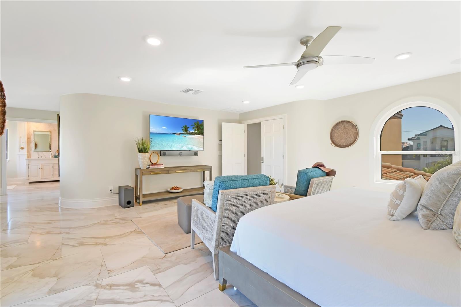 TB8436973 Property Photo