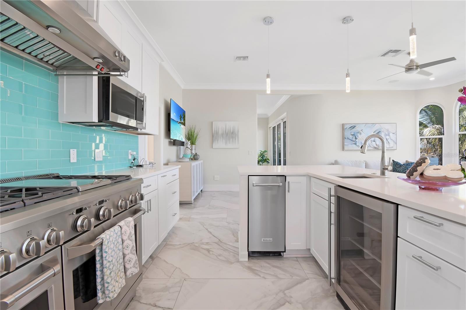 TB8436973 Property Photo