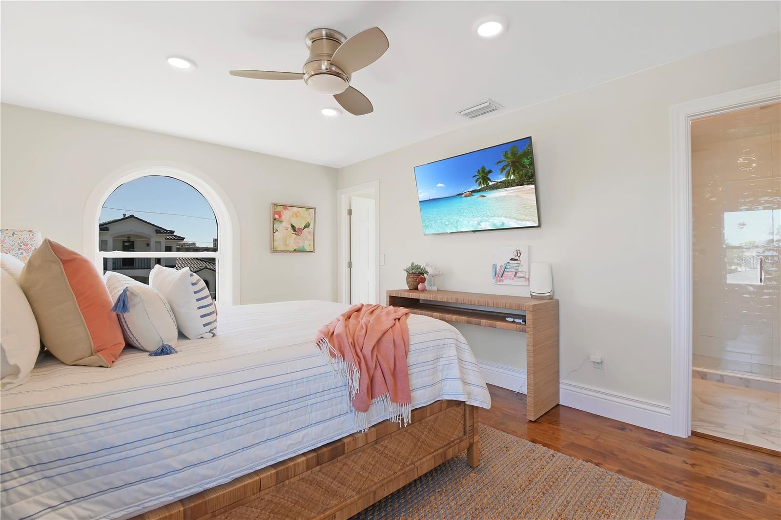 TB8436973 Property Photo