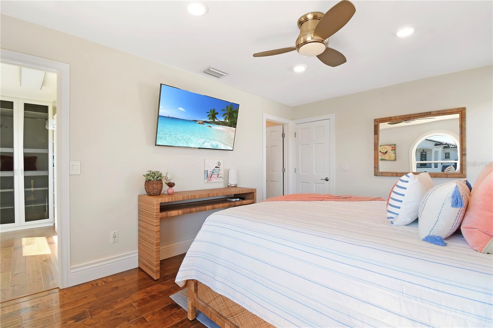 TB8436973 Property Photo