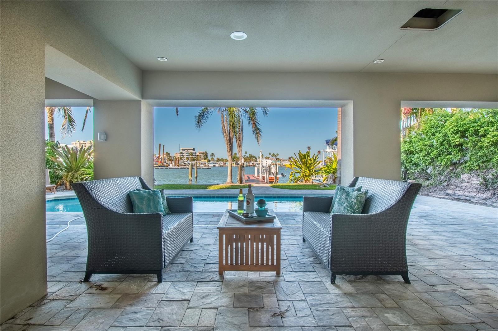 TB8436973 Property Photo