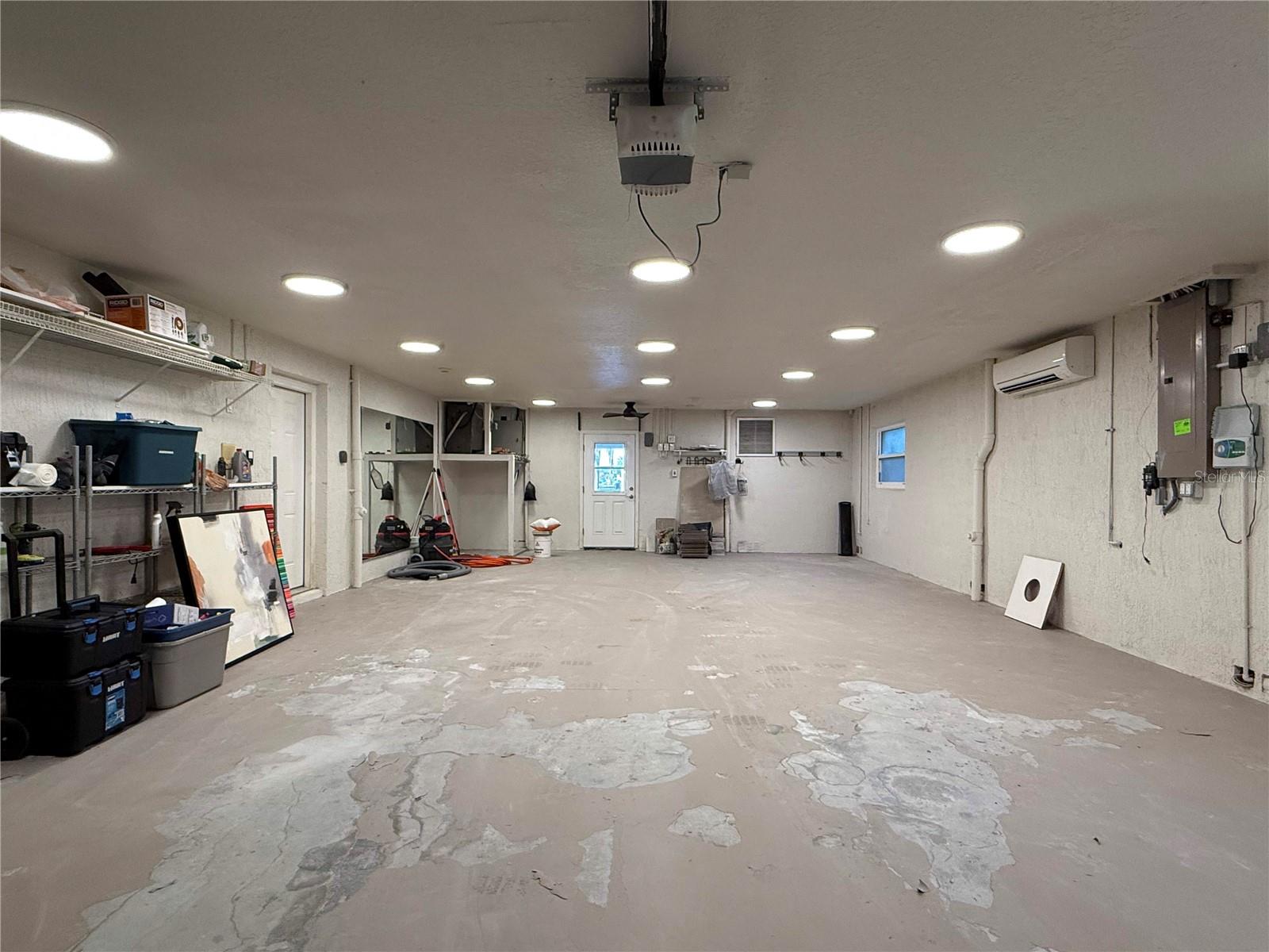 TB8436973 Property Photo