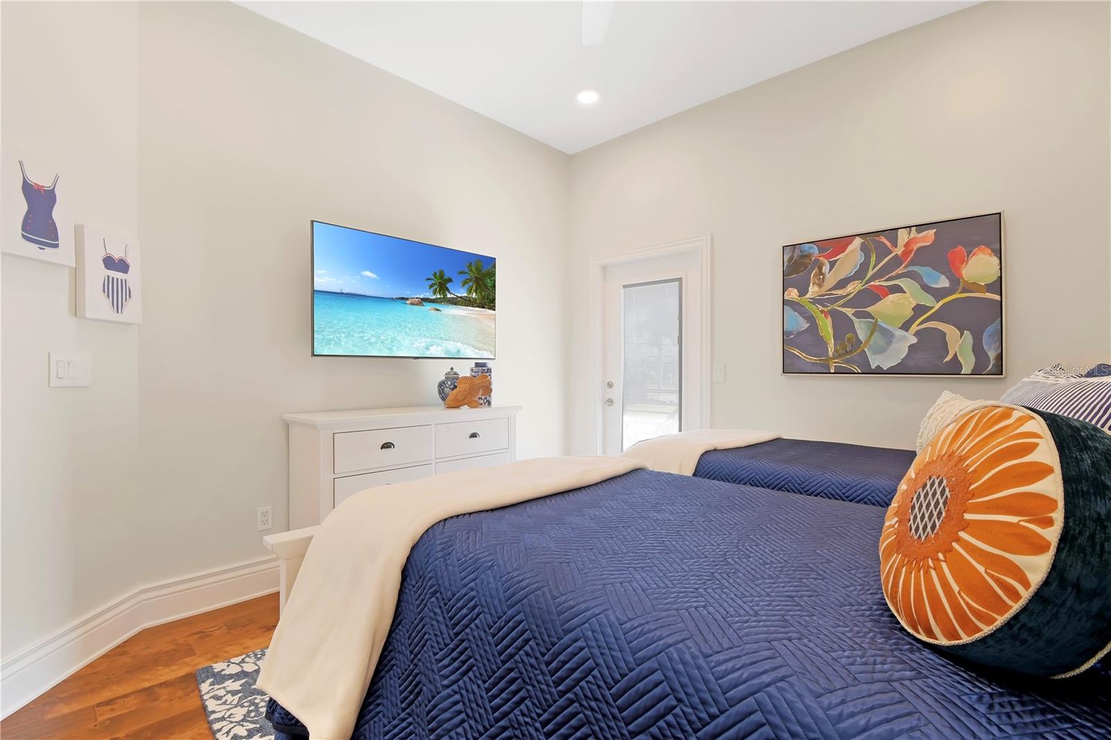 TB8436973 Property Photo