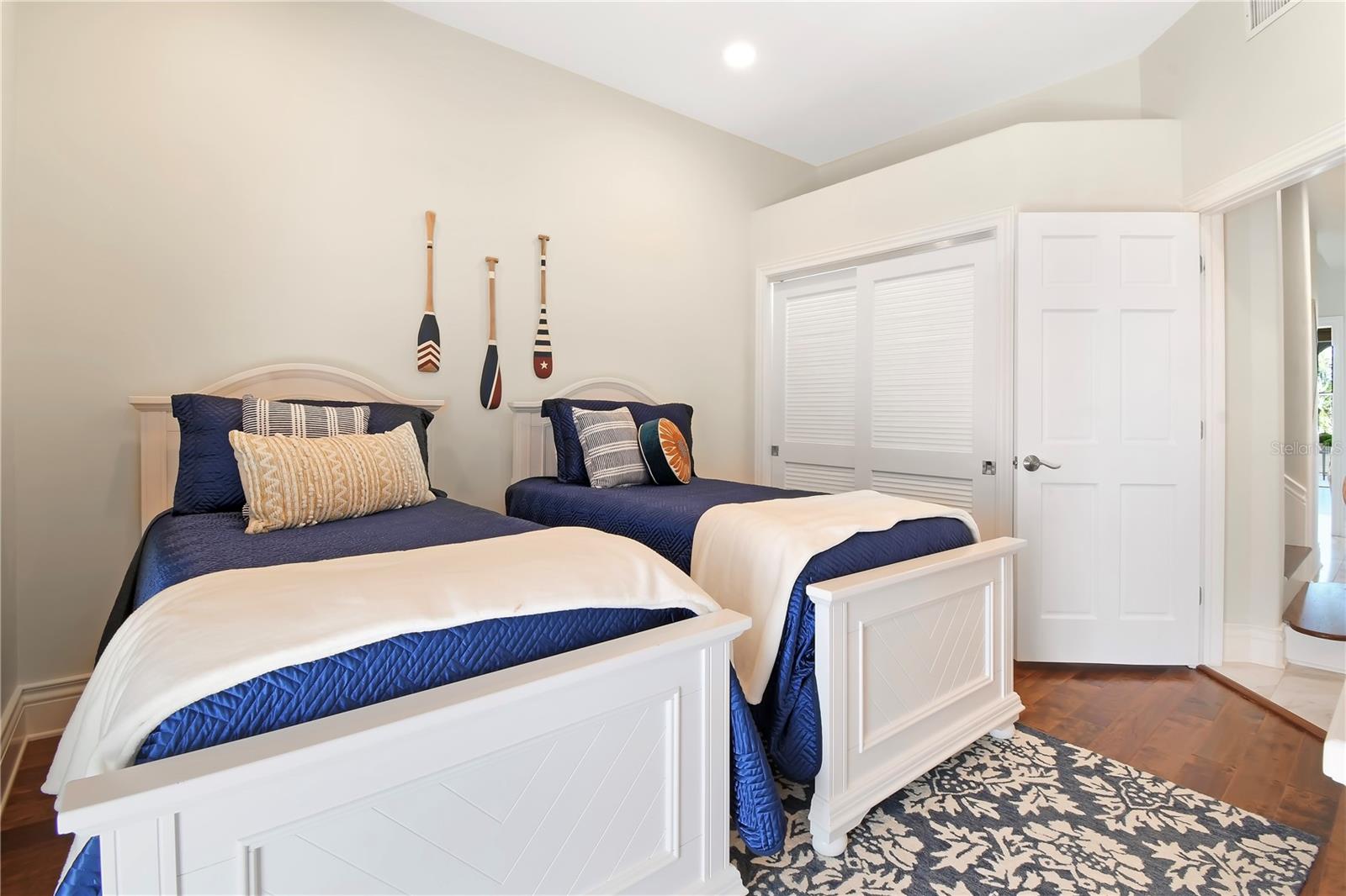 TB8436973 Property Photo