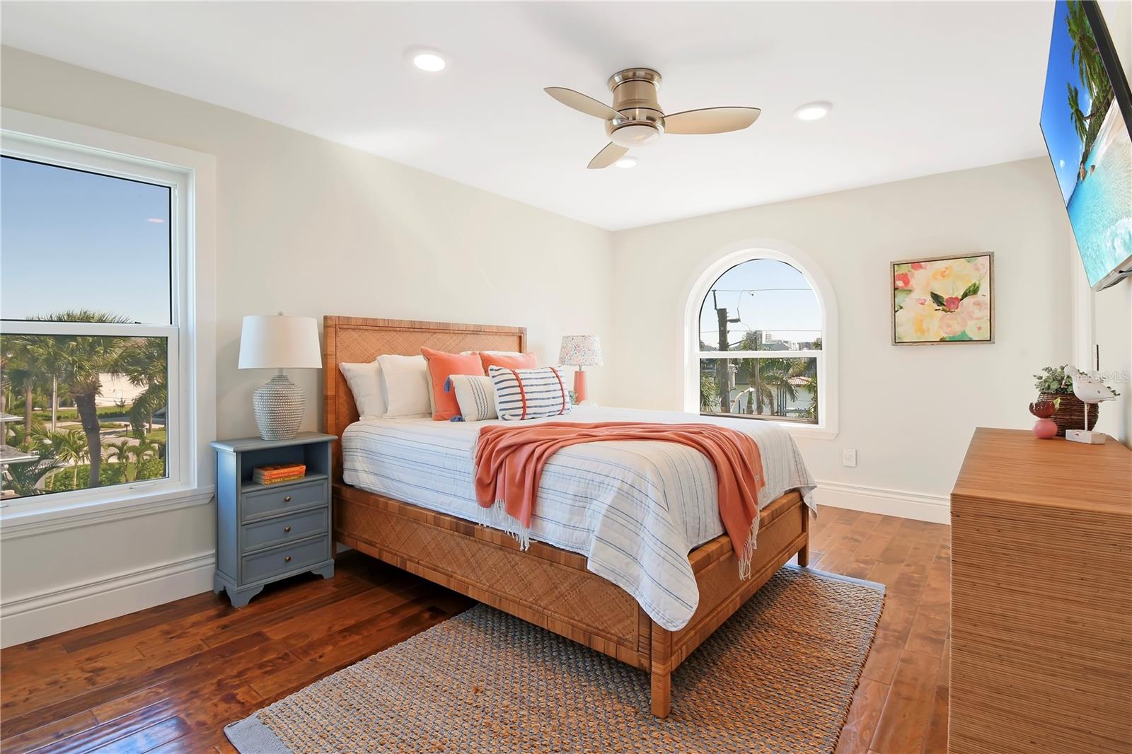 TB8436973 Property Photo