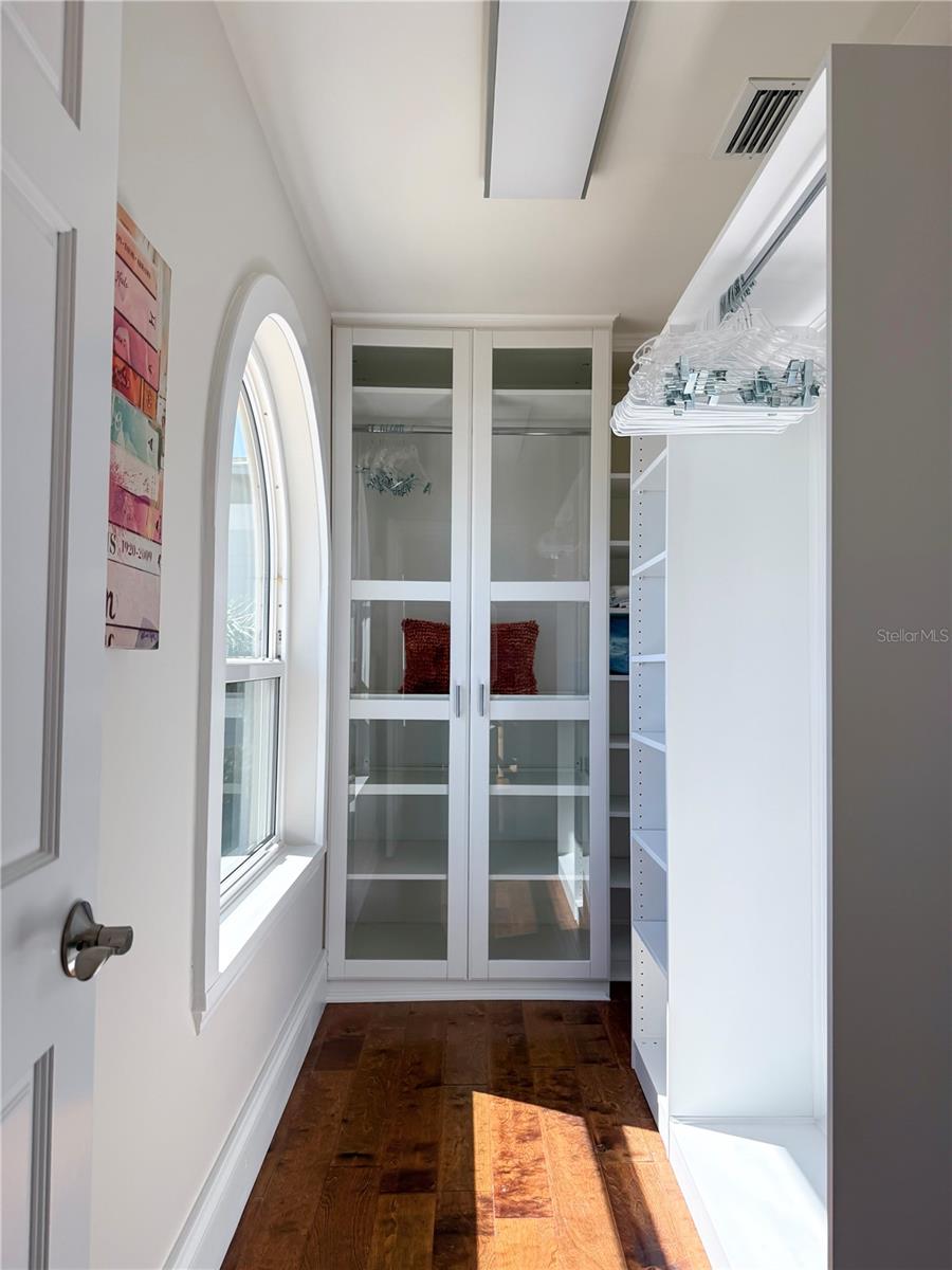 TB8436973 Property Photo