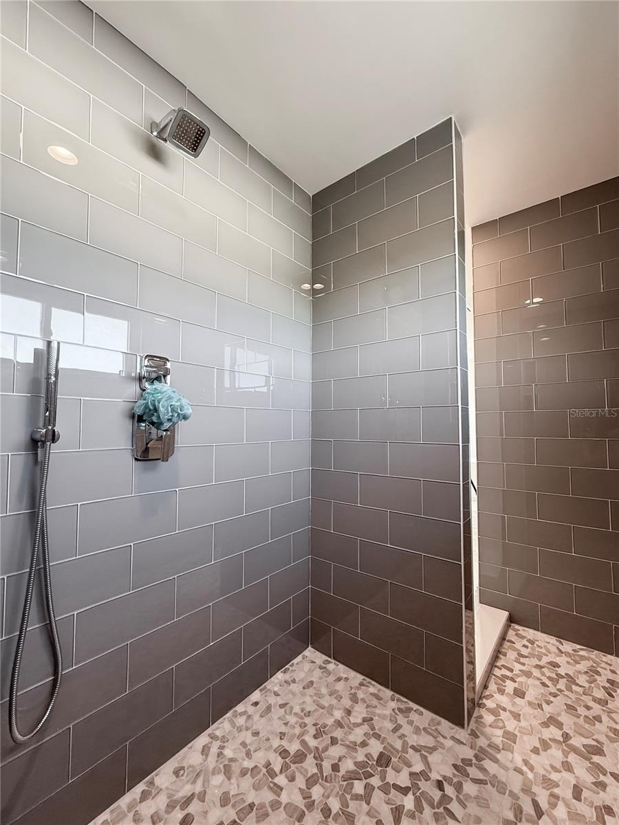 TB8436973 Property Photo