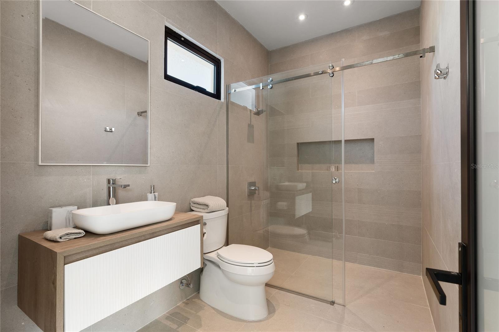 PR9116659 Property Photo