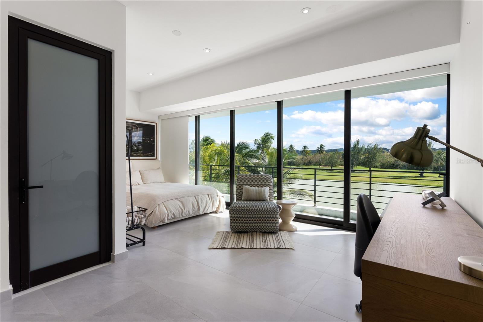 PR9116659 Property Photo