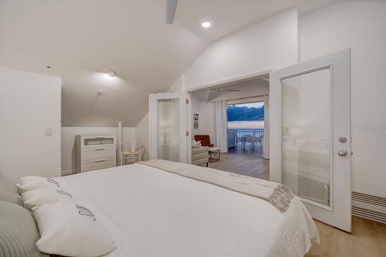 17852 LEE AVE, REDINGTON SHORES, FL, 33708