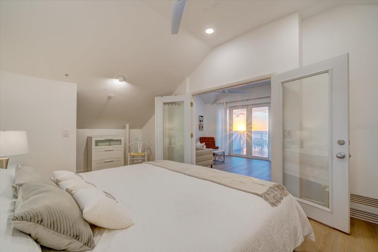 17852 LEE AVE, REDINGTON SHORES, FL, 33708